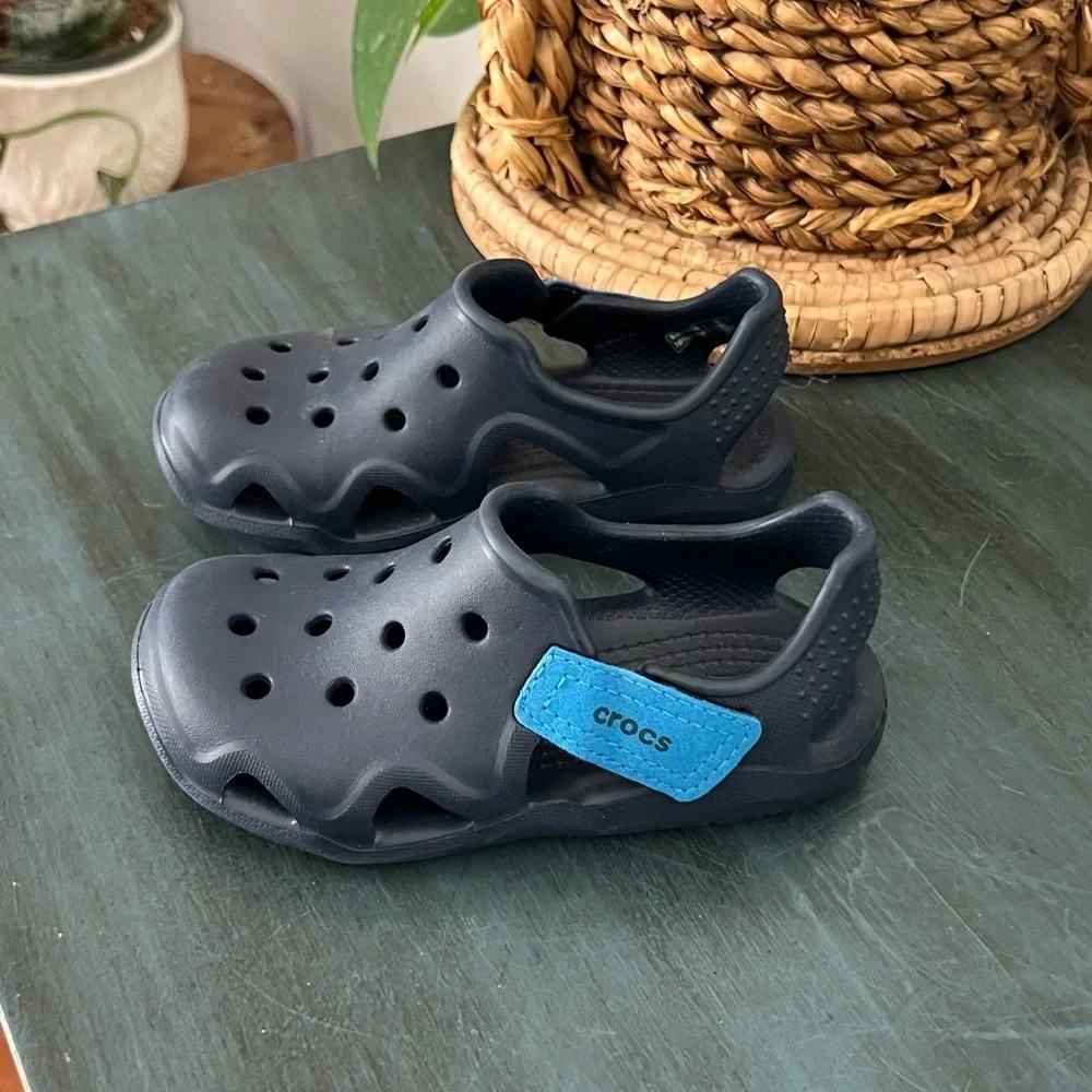 CROCS kids C10 Blue/navy with accent strap